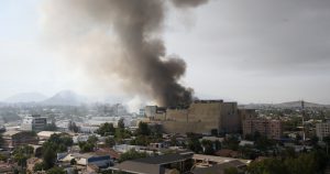 Incendio destruye local comercial a metros de mall en San Bernardo