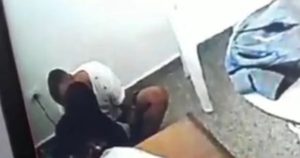Argentina: filtran video de una jueza besando a recluso tras condenarlo a cadena perpetua