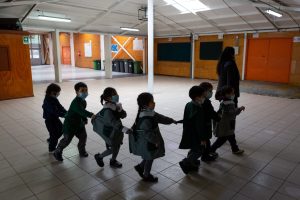 ¿Deben los preescolares seguir usando mascarillas? Desde el área de la Educación y la Medicina comparten sus análisis