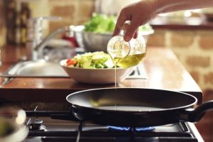 Cocina saludable: ¿Qué es el punto de humo y qué tener en cuenta para elegir un aceite?