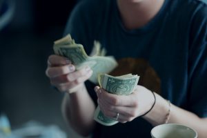 Dolarización de los chilenos al alza: ¿Por qué conviene comprar dólares digitales?