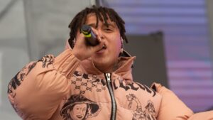 VIDEO - Pablo Chill-E detuvo show para denunciar a hombre que agredió a una mujer