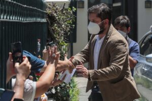 Boric agradece apoyo ciudadano, pero reconoce que 