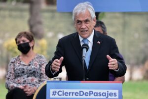 Piñera promulgó nueva ley de cierre de pasajes y calles