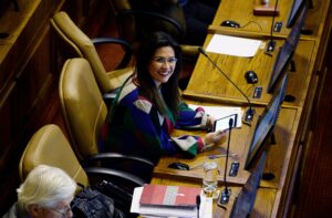 PS arremete contra diputada Jenny Álvarez por no completar vacunación: “No compartimos la decisión