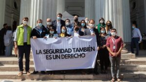 Convencionales ingresan iniciativa para consagrar derecho a vivir en entornos seguros