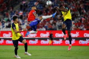 FIFA redujo a dos partidos la sanción a Arturo Vidal