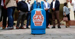 Gobierno llevará al TC proyecto que permite a municipios vender gas licuado