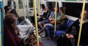 Reino Unido levantará la próxima semana restricciones impuestas contra Covid-19