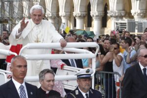 Benedicto XVI fue acusado de inacción frente a cuatro casos de pedofilia en Alemania