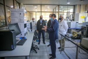 Justicia anuncia inyección de $2.400 millones al SML en equipos para mejorar peritajes