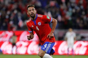 Mauricio Isla y Jean Meneses dieron positivo por COVID-19
