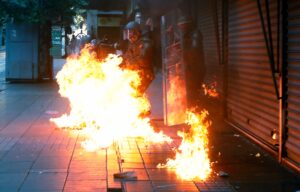 Homicidio frustrado y maltrato en obra a policías quedan fuera de proyecto de amnistía