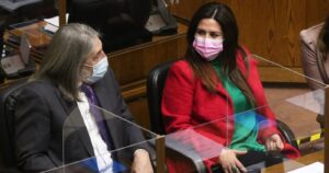 PS condena postura antivacuna de diputada Álvarez: 
