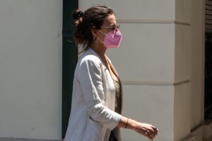 Camila Vallejo descarta que negativa de Boric a vivir en San Miguel se deba a 