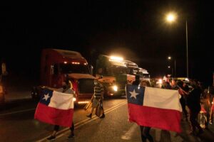Camioneros de Arica se suman a protestas por crisis migratoria en el norte