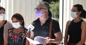 Convención: Jorge Baradit renuncia al Colectivo Socialista