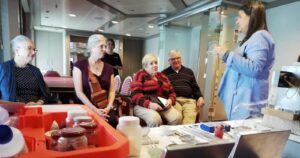 Emprendedora chilena vende sus productos en los cruceros que recorren la Patagonia