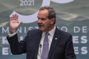 Cancillería por viaje de Allamand a España: 