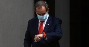 DC ofició a Contraloría por polémico viaje del ministro Allamand a España