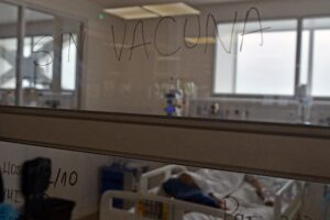 Minsal advierte que el 63% de los internados en UCI no tienen el esquema de vacunación al día