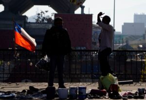 Promulgan ley que sanciona el comercio ilegal en Chile