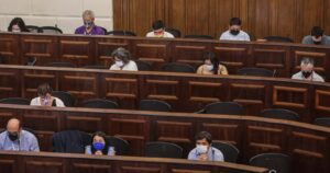 Identificados y desalojados: presidenta de la Convención avanza contra la prensa durante sesión