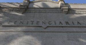 Gendarmería ordena cuarentena total en ex Penintenciaria de Santiago por cerca de 200 casos Covid