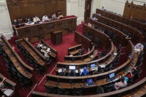 Convencionales proponen disolver los poderes del Estado y crear una 