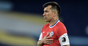 Gary Medel denuncia amenazas contra su familia tras accidente de tránsito de su padre