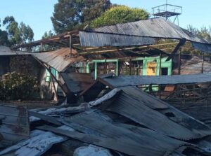 Desconocidos queman por tercera vez escuela rural Pailahueque en Victoria