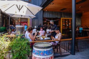 Uso de mascarilla dejará de ser obligatorio en Italia y Francia