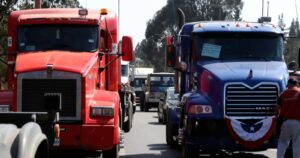 Camioneros bloquean parte de la Ruta 68 en dirección a Valparaíso