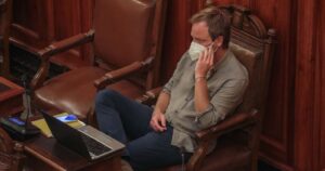 Comisión de Ética de la Convención multa a Arturo Zúñiga y Ruth Hurtado por dichos contra machi Linconao