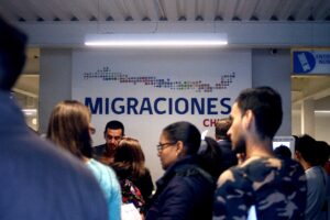Diario Oficial publica nueva Ley de Migraciones tras toma de razón de Contraloría