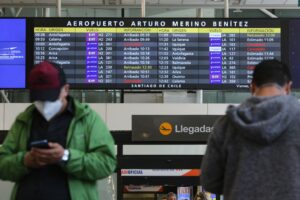 Vuelos hacia Iquique permanecen suspendidos por paro de camioneros
