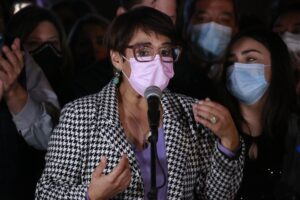 Karina Oliva negó expulsión de Comunes y aseguró que renunció al partido