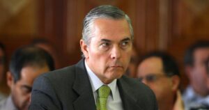 Ministra Rutherford sometió a proceso a ex comandante del Ejército Oscar Izurieta