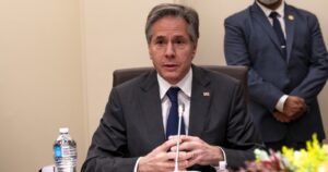 Ucrania: EEUU traslada a su personal diplomático a la ciudad de Leópolis