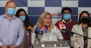 Partido Republicano analiza presentar una acusación constitucional contra Piñera