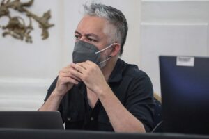 Convencional Jorge Baradit se suma al sector del Frente Amplio: había renunciado al Colectivo Socialista en enero