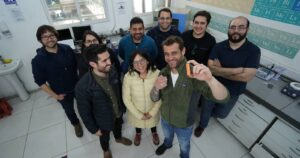 Chilenos crean la primera tecnología en el mundo que convierte el neumático en batería