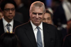 La reina Isabel II podría pagar el acuerdo extrajudicial de USD 16 millones del príncipe Andrés