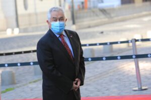 Ministro Paris advierte sobre nueva ola de contagios: 