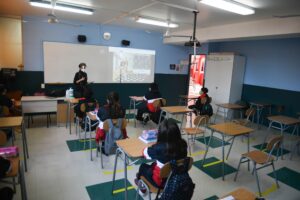 Sin restricción de aforos por COVID-19: así es el protocolo para el retorno a clases presenciales de las escuelas en Chile