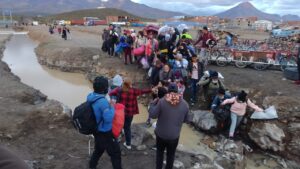 Gobierno aclara polémico video de migrantes que ingresan a Colchane pese a presencia policial