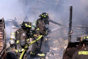 Gobierno anuncia bonos para damnificados de incendio en San Fernando