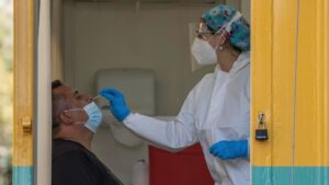 Balance COVID-19: más de 23 mil casos nuevos y pacientes en UCI sobre mil