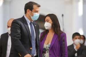 Con saludo en mapudungún y detalles de su dieta: la visita de Izkia Siches al Ministerio del Interior