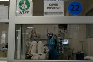 Balance COVID-19 en Chile: se informan 18.380 casos diarios y 35 fallecidos
